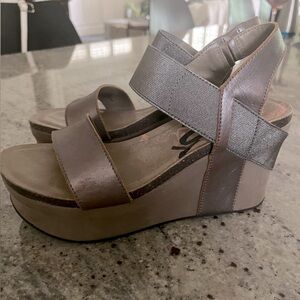 OTBT Bushnell Wedge, bronze, size 9. Like new condition.